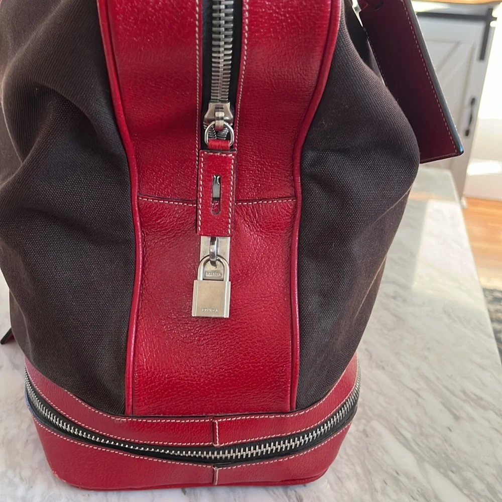 PRADA - Picture 3 of 11